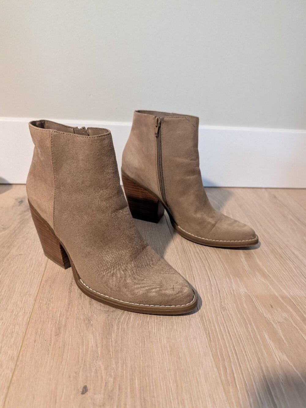 Madden Girl Klickk/Klicck Western Style Tan Suede Ankle Boots 8.5